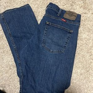 Wrangler Men’s Regular Fit Medium‎ Wash Jeans 34x30